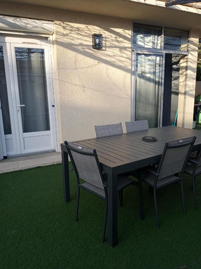 Villa J Et V Bédarrides Exteriér fotografie