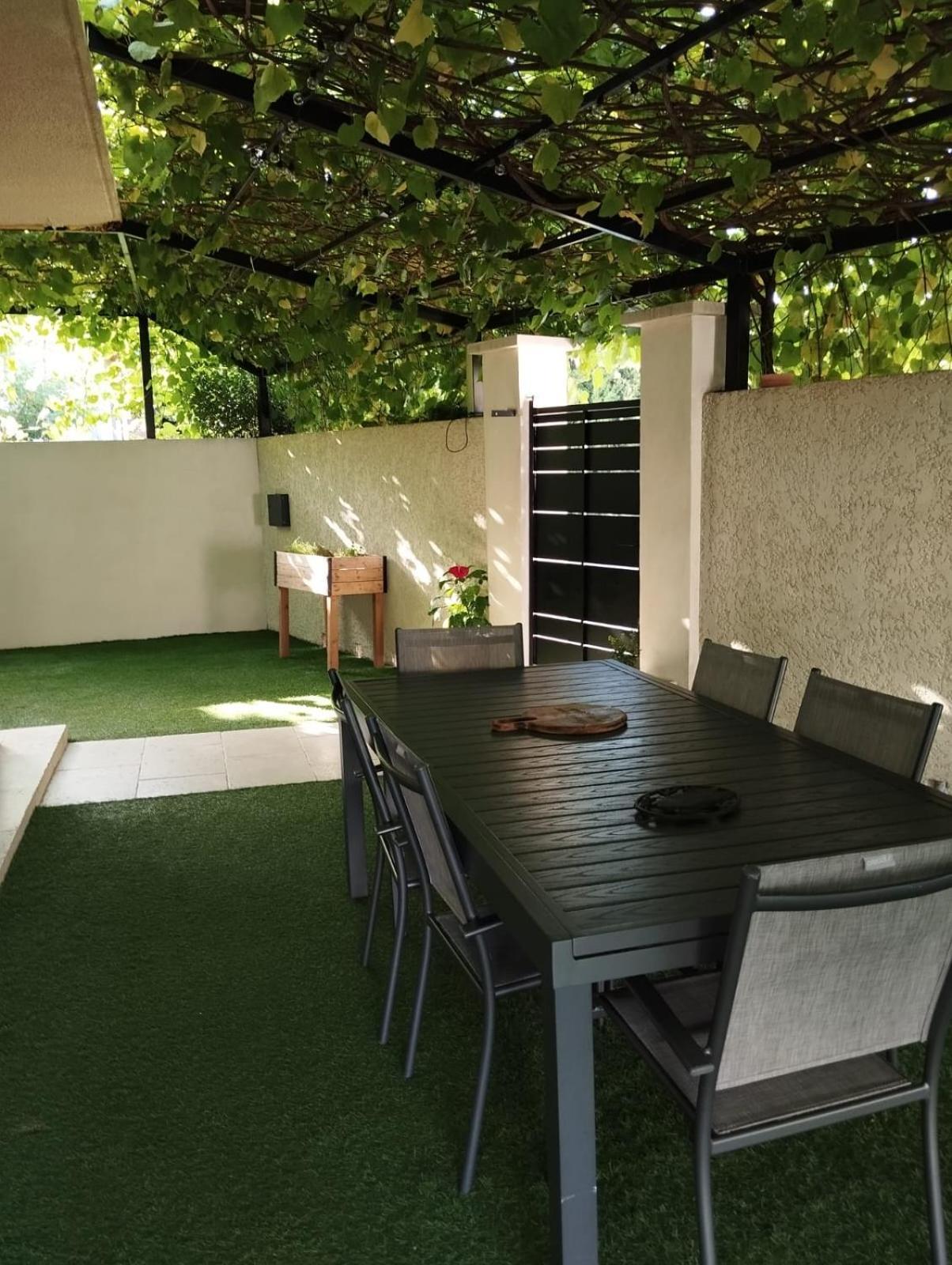 Villa J Et V Bédarrides Exteriér fotografie